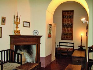 Lucugnano (Lecce): Altri interni di Casa Comi, sobri ed essenziali nello stile in voga nel primo Novecento. - Nello Wrona