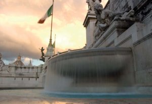 Roma: Particolare del Vittoriano,
dalla Fontana di Emilio Quadrelli, che simboleggia il mare Adriatico, proteso ad Oriente. - Rosa Pugliese