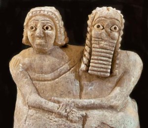 Una coppia di devoti
abbracciati, proveniente dal Tempio di Inanna, a Nippur (Iraq), III millennio a.C. Museo di Baghdad. - Archivio BPP