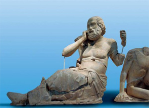 Statua dell’Indovino, dal frontone est del
Tempio di Zeus, ad Olimpia, tra i più mirabili esempi dell’arte scultorea greca. Museo Archeologico di Olimpia.