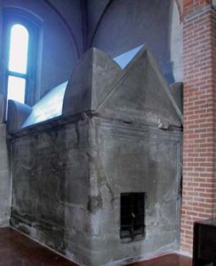 il sacello dove erano deposti i corpi
dei Re Magi fino al 1164, anno in cui furono traslati a Colonia. - Ph. Roberto Nuara - Courtesy Gabriella Provenzano