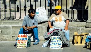 Nella periferia di una grande citt sudamericana si affitta la manodopera per la strada. - Laura Carreto Tirado