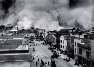 Le strade e le case di San Francisco divorate dagli incendi, dopo il sisma del 1906. - Archivio BPP