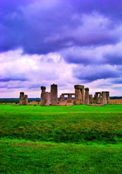 Pag. a lato: Le pietre sospese di Stonehenge, complesso nella piana megalitica di Salisbury,
Gran Bretagna. - Ph © Carlo Buttazzo