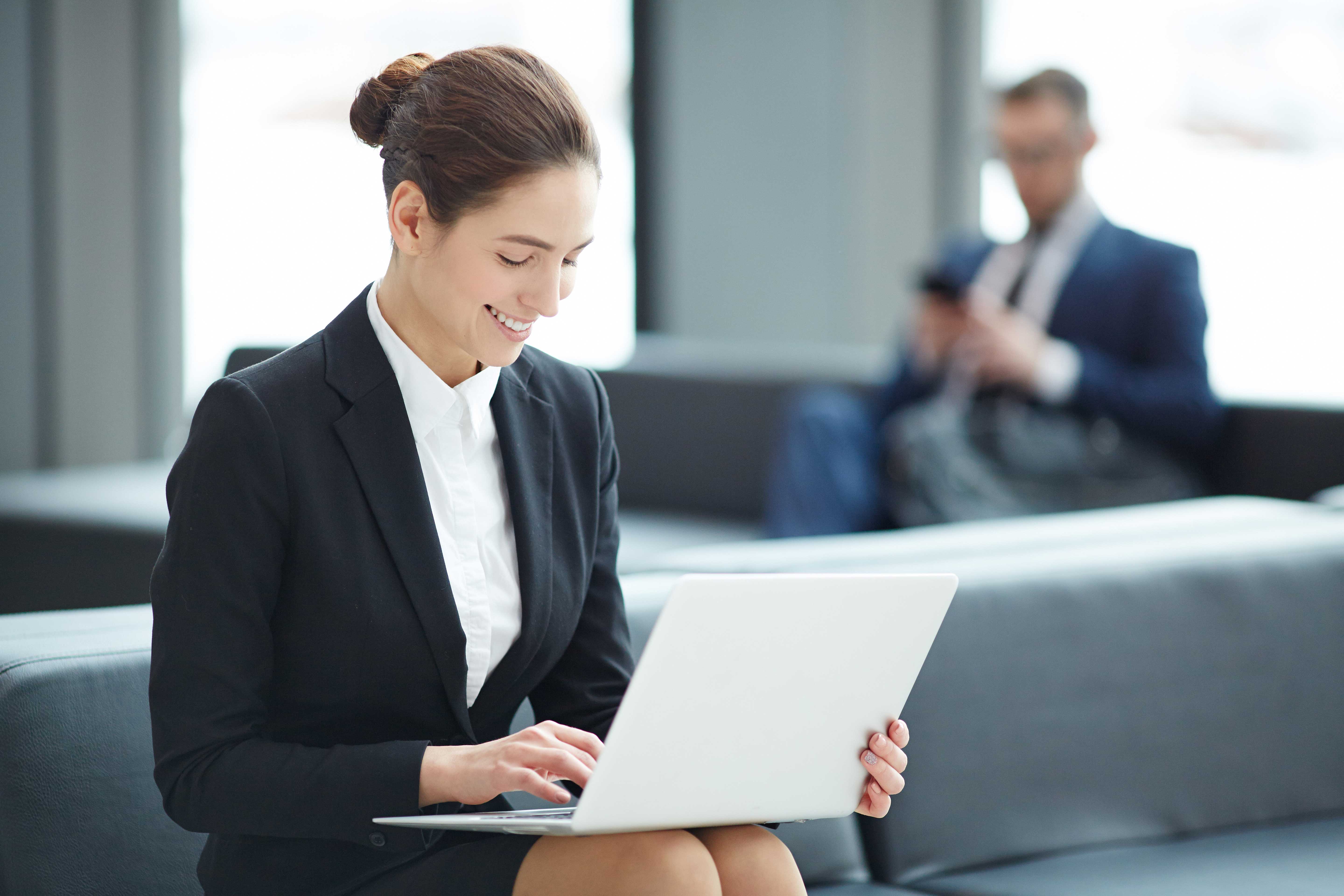 businesswoman-airport businesswoman-airport
